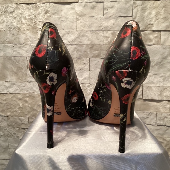Schutz Gilberta Floral Pumps - Picture 5 of 8